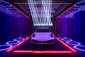 โชว์รถยนต์ Porsche 911 Carrera T ด้วยเทคโนโลยี Laser Mapping ภายในนิทรรศการ Rhythm of Light