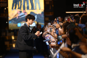 Park Bogum signing autographs at movie premiere event in Bangkok