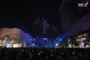 โดรนแปรอักษรรูปนักเต้นเหนือเวที One Bangkok