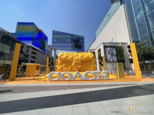 Inflatable โครงสร้างจำลองสินค้า COACH ขนาดใหญ่หน้าศูนย์การค้า