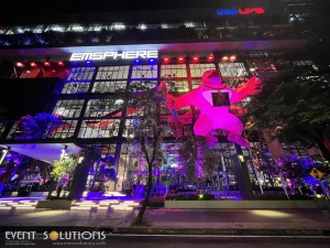 Inflatable มาสคอตขนาดใหญ่ติดตั้งหน้าศูนย์การค้าช่วงกลางคืน