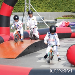 Interactive Inflatable สนามจักรยานสำหรับกิจกรรมเด็กในศูนย์การค้า