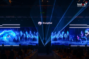การแสดง Laser Mapping บนเวทีในงานอีเวนท์ของธนาคารกรุงไทย