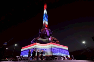 Projection Mapping บนอนุสาวรีย์แลนด์มาร์กของเมืองในงานสำคัญอย่าง Night of Honor