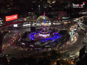  Projection Mapping ฉายภาพกราฟิกบนโต๊ะอาหารเพื่อเน้นสินค้าในงานอีเวนท์