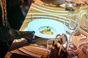  Projection Mapping ฉายภาพกราฟิกลงบนโต๊ะอาหาร