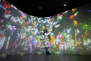 Projection Mapping ภายในนิทรรศการ Immersive ที่ผสานศิลปะดิจิทัลและแสงสี Mahanakhon Skyverse