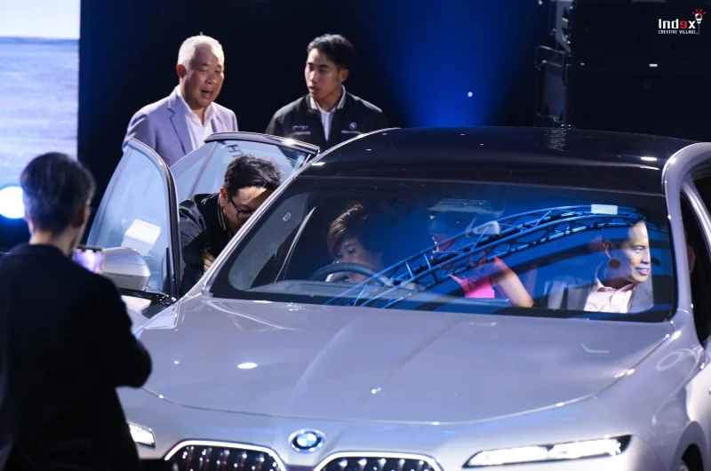 bmw-i7-the-incredible-7-series-vehicle-reveal