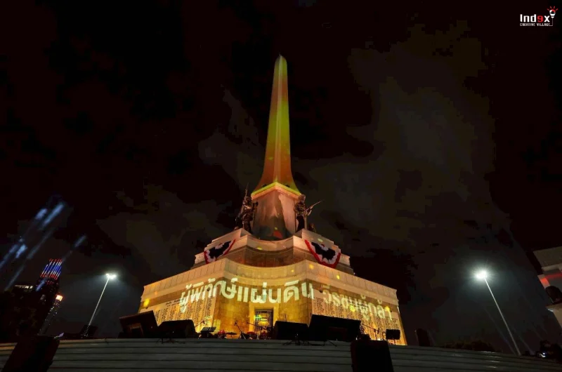 night-of-honor-military-tribute-golden-monument-illumination