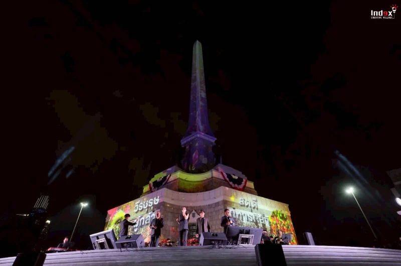 night-of-honor-military-tribute-illuminated-victory-monument