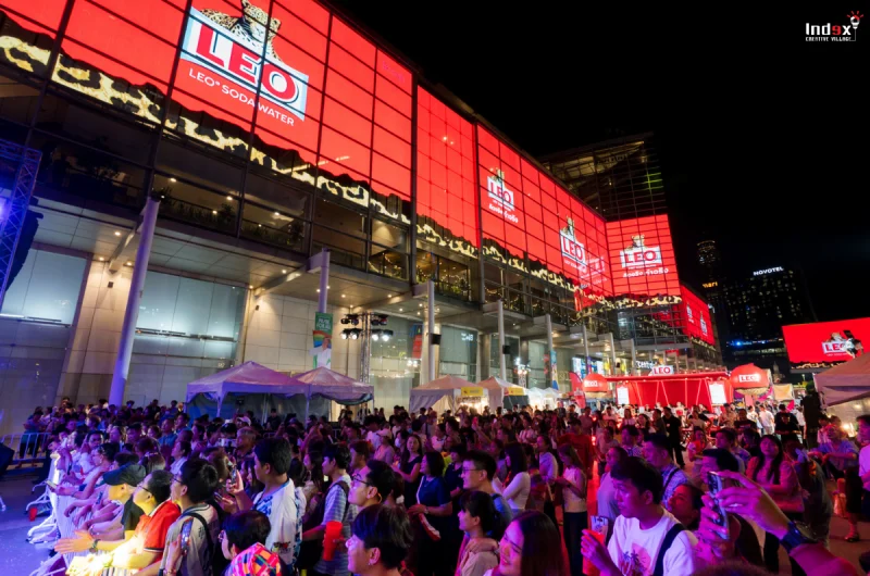 plara-morlam-zabb-serng-in-the-city-2026-centralworld-crowd